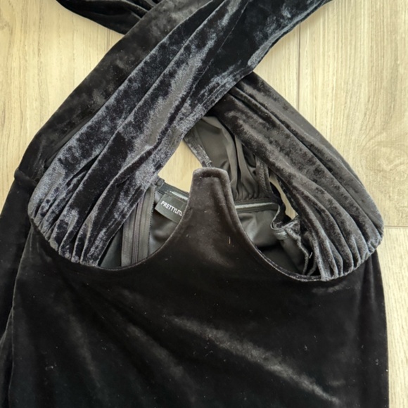 Plus Black Velvet Underwired Cross Front Midi Dress - Picture 3 of 3